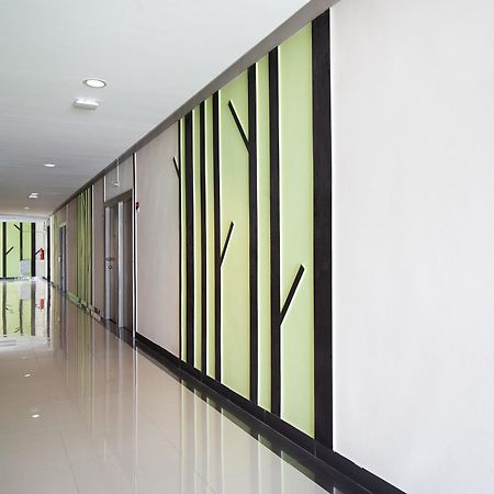Leenova Place Bangkok Exteriör bild