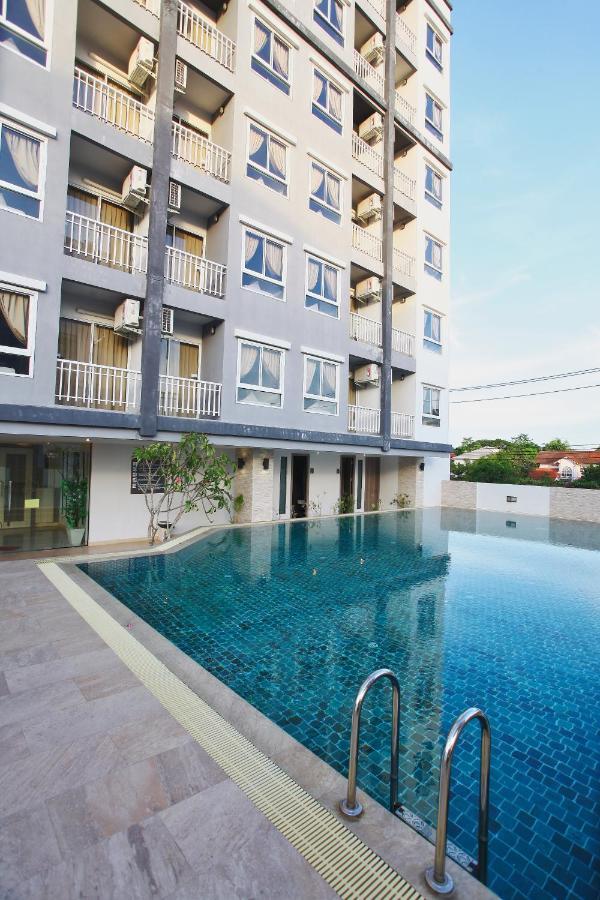 Leenova Place Bangkok Exteriör bild