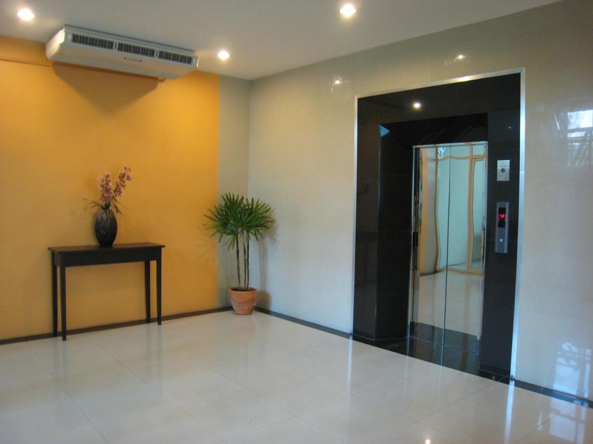 Leenova Place Bangkok Exteriör bild