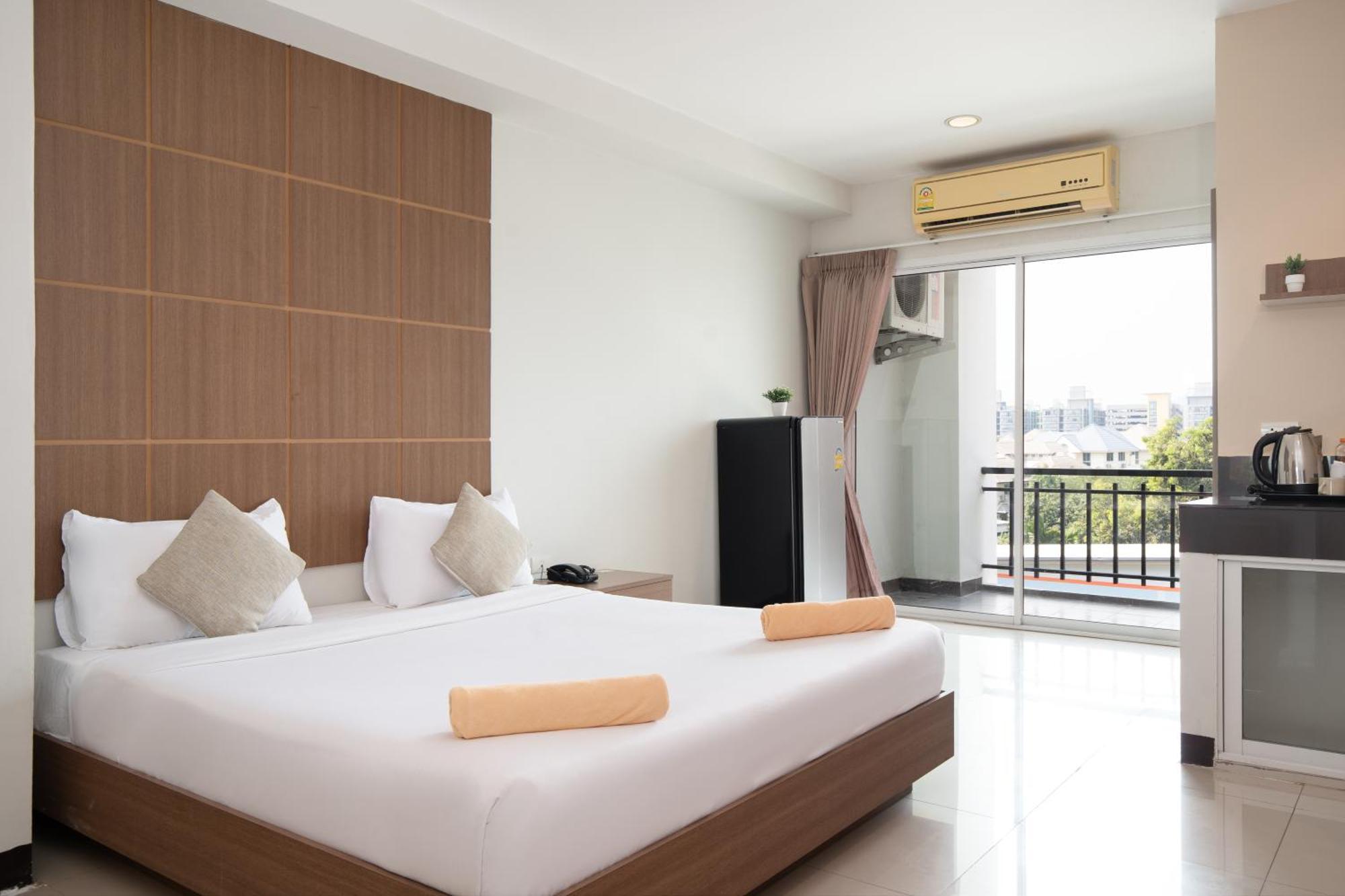 Leenova Place Bangkok Exteriör bild